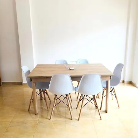 Spacious With Pool In El 100 M²
